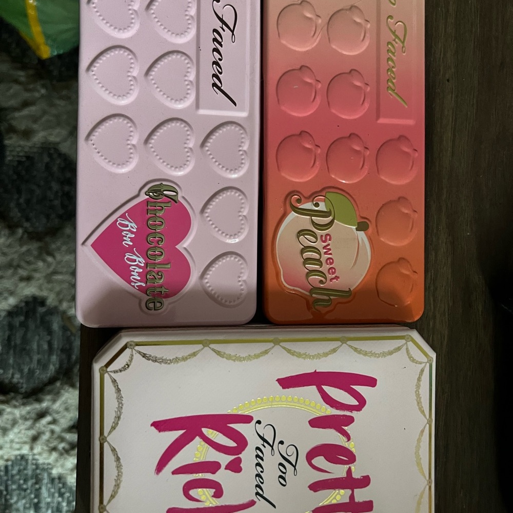 Too faced- eyeshadow pallets